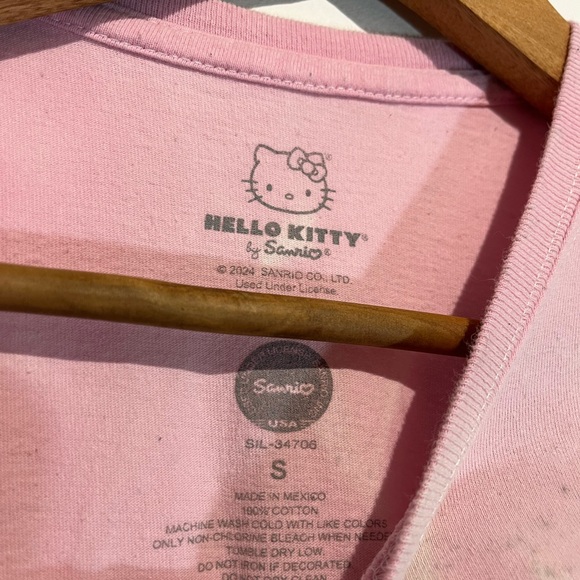 Hello Kitty T-Shirt - Picture 3 of 4